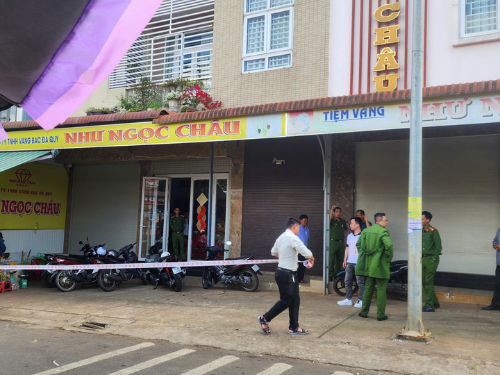 Hiện trường tiệm vàng bị Phạm Thành Chung cướp ngày 13/2.