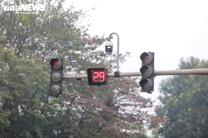 Phòng CSGT Công an TP Hà Nội đang phối hợp với các cơ quan chức năng để đầu tư, nâng cấp hệ thống đèn tín hiệu giao thông.