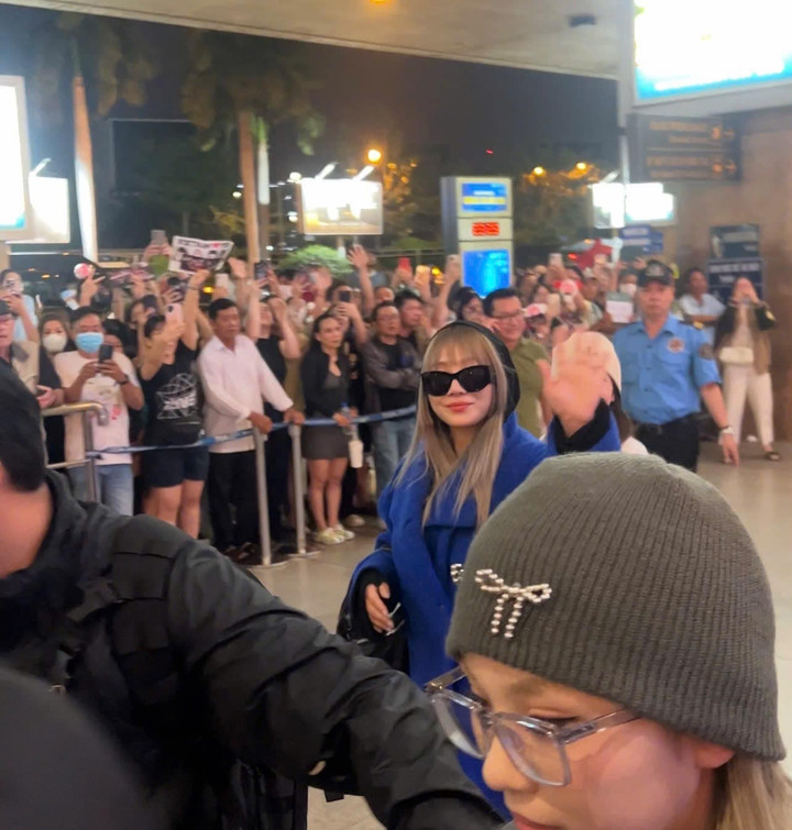 Sao Hàn 15/2: Nhóm 2NE1 tới TP.HCM, PSY xin lỗi fan vì giảm cân quá nhiều - 2