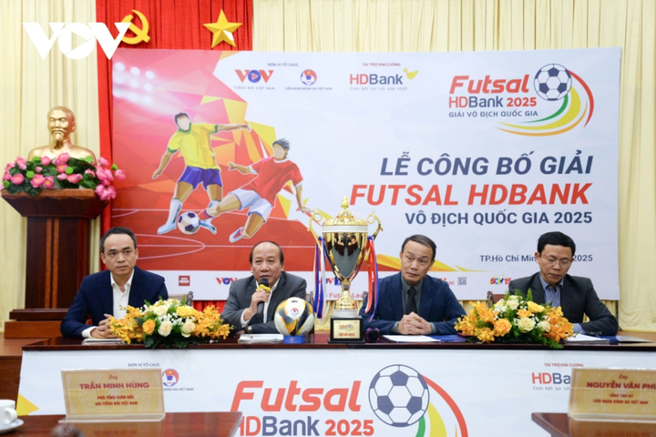 Đại diện Ban tổ chức chia sẻ thông tin trong Lễ công bố giải futsal HDBank VĐQG 2025.