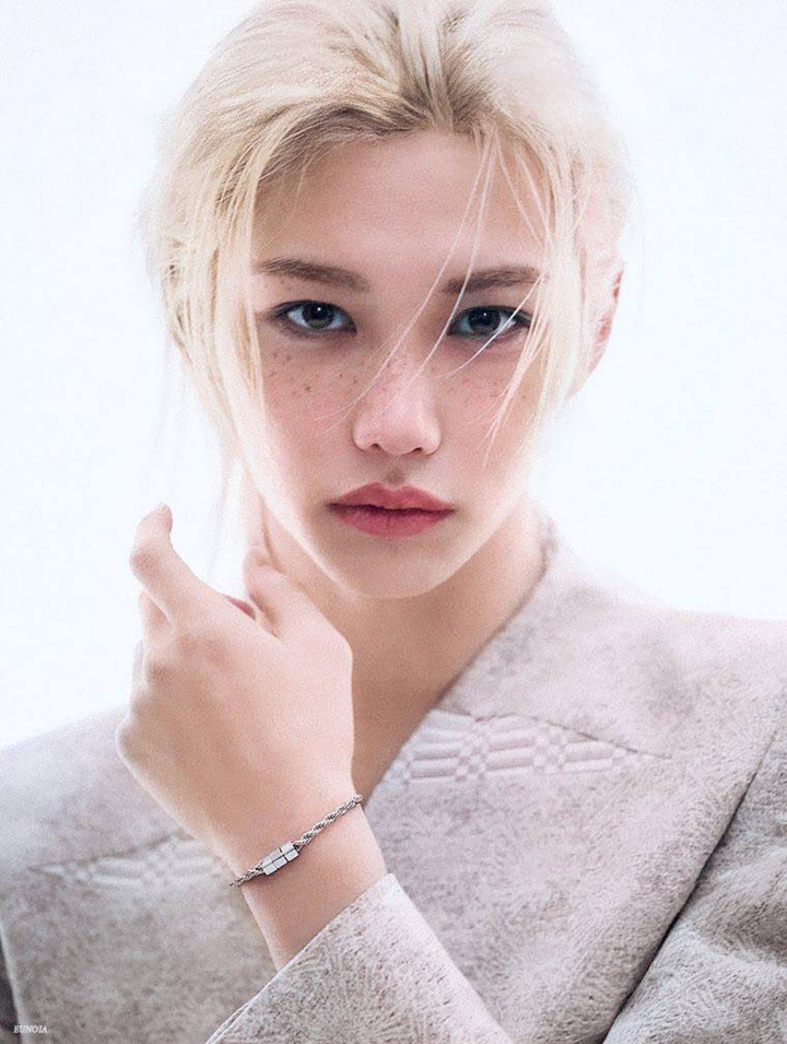 Felix (Stray Kids) bị tai nạn giao thông, gãy tay phải tạm dừng hoạt động.