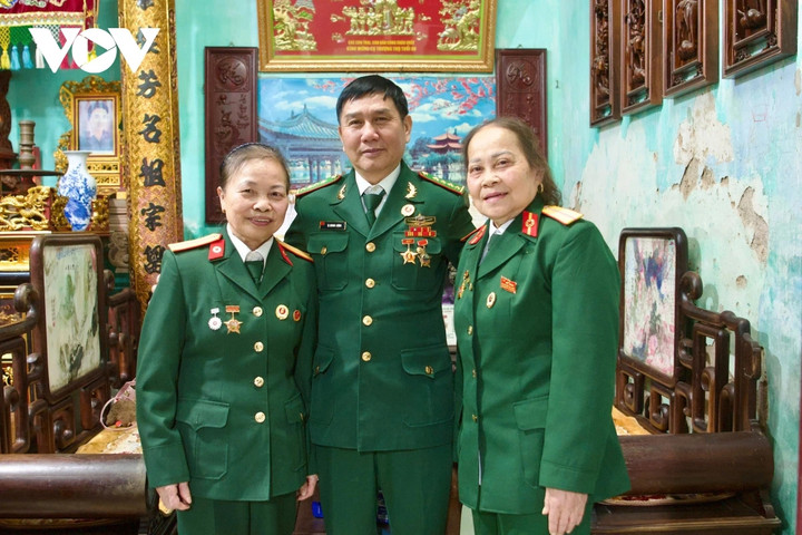 Bà Hà, ông Lượng và bà Hồng (từ trái sang).