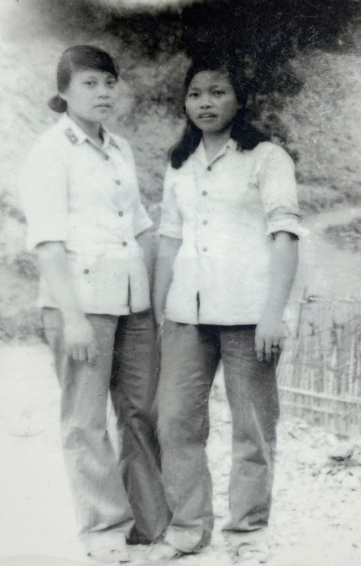 Bà Hồng (bên trái) và bà Hà (bên phải) hồi còn trẻ. (Ảnh: NVCC)