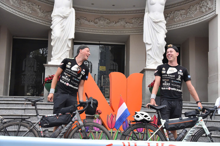 Rick Keijzer (21 tuổi, bên trái) và Sven Broekhuizen (25 tuổi, bên phải). 