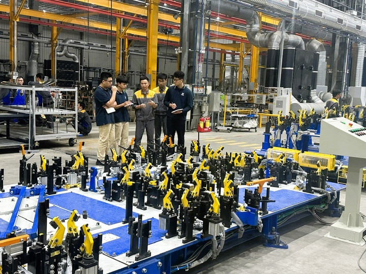 Vinsers có cơ hội kiến tập thực thế tại nhà máy Vinfast.