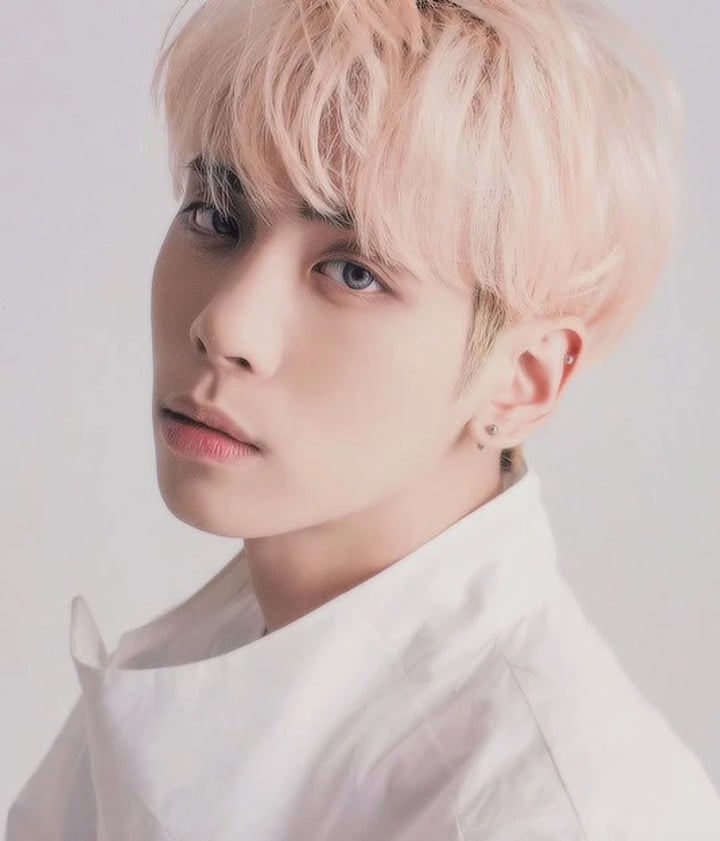 Kim Jonghyun ra đi ở tuổi 27.