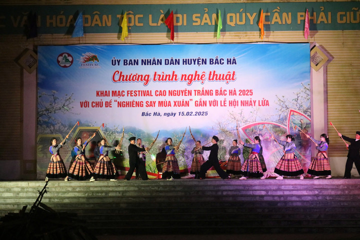 Khai mạc Festival cao nguyên trắng Bắc Hà với chủ đề “Nghiêng say mùa Xuân” năm 2025 và Lễ hội nhảy lửa dân tộc Dao đỏ xã Nậm Đét.