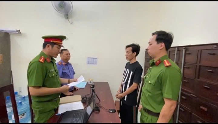 Phạm Anh Phương bị bắt về hành vi "Hủy hoại hoặc cố ý làm hư hỏng tài sản của người khác" theo Điều 178 Bộ luật Hình sự. (Ảnh: CACC)