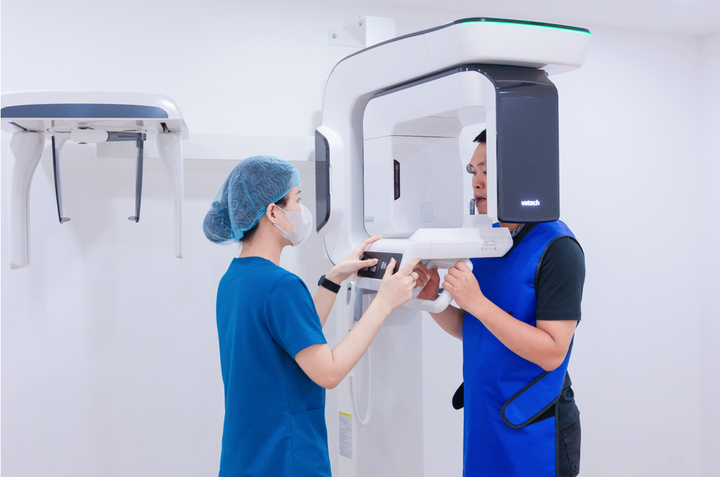 Máy chụp CT Conebeam 3D khảo sát chính xác mật độ xương hàm, giúp bác sĩ lên kế hoạch điều trị tốt nhất.