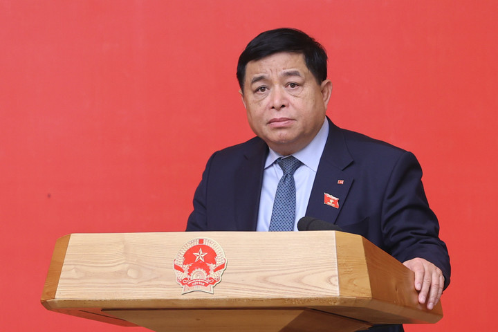 Phó Thủ tướng Nguyễn Chí Dũng phát biểu thay mặt các đồng chí thành viên Chính phủ vừa được bổ nhiệm. (Ảnh: VGP/Nhật Bắc)