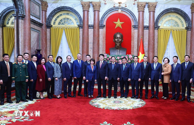 Chủ tịch nước Lương Cường và Thủ tướng Phạm Minh Chính với các đại biểu. (Ảnh: Lâm Khánh/TTXVN)