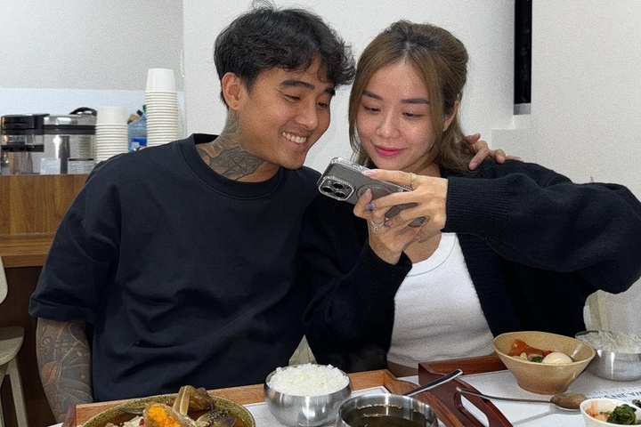 Cặp đôi vấp phải nhiều tranh cãi khi công khai mối quan hệ.