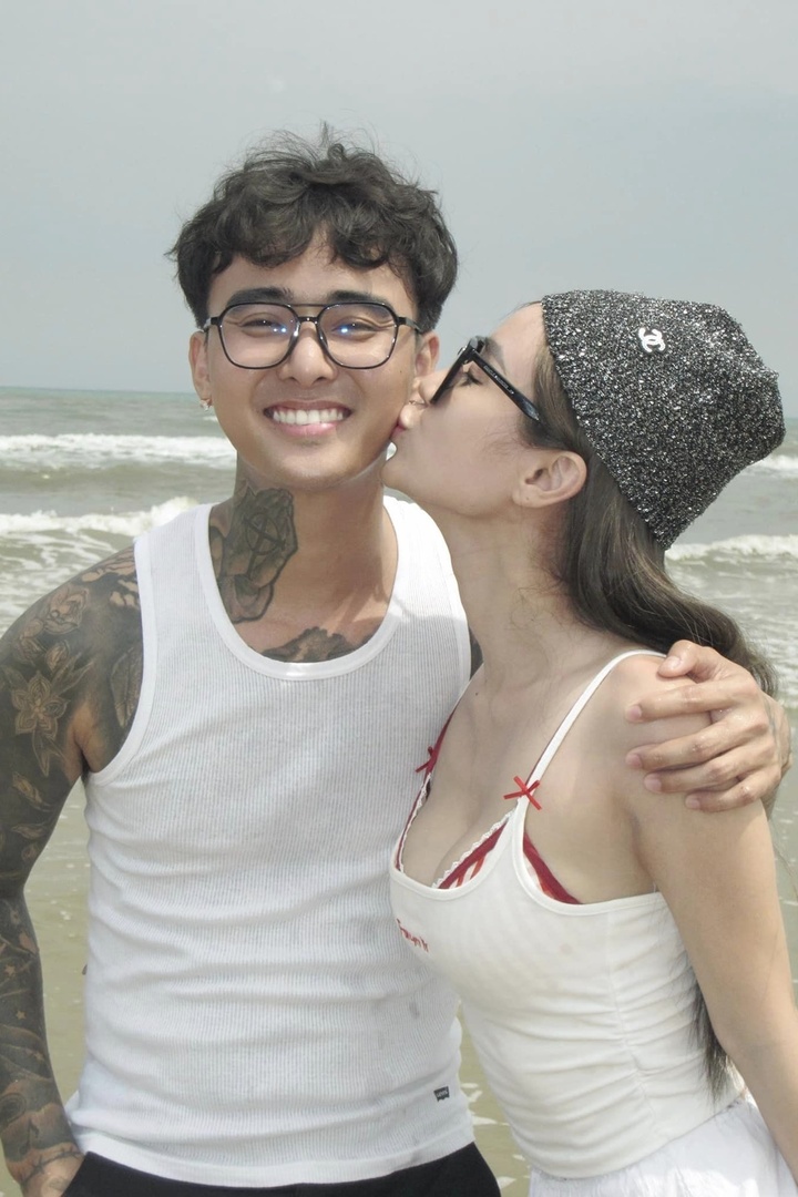 Cặp đôi trải qua 5 năm yêu nhiều thăng trầm.