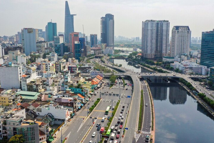 Thành phố nào của Việt Nam lọt top giàu nhất thế giới? - 4