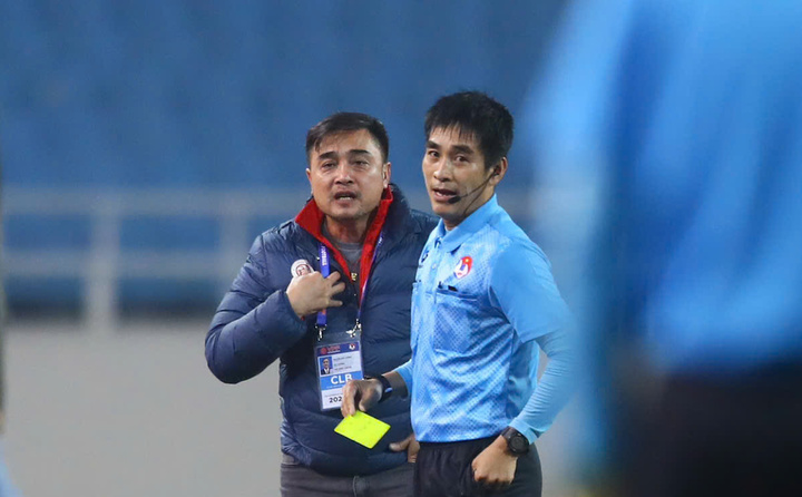 Trọng tài Hoàng Thanh Bình chia tay V.League.