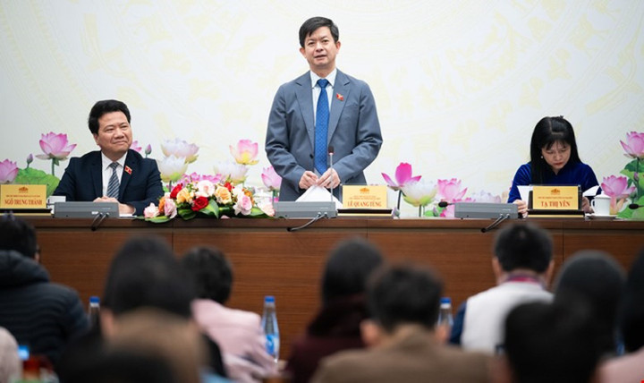 Tổng Thư ký, Chủ nhiệm Văn phòng Quốc hội Lê Quang Tùng phát biểu tại họp báo. (Ảnh: Media Quốc hội).