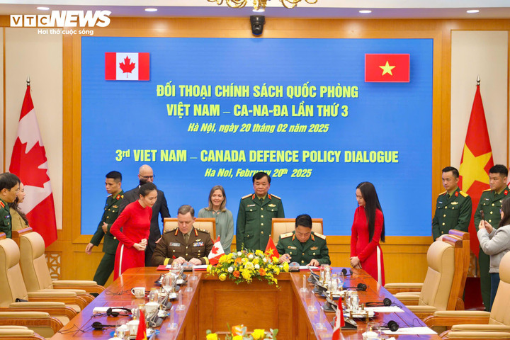 Lãnh đạo Bộ Quốc phòng Việt Nam - Canada ký kết nhiều văn bản hợp tác quan trọng.