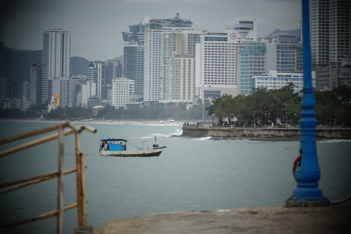 Phương tiện tàu cá đã được kéo vào khu vực sông Cái.