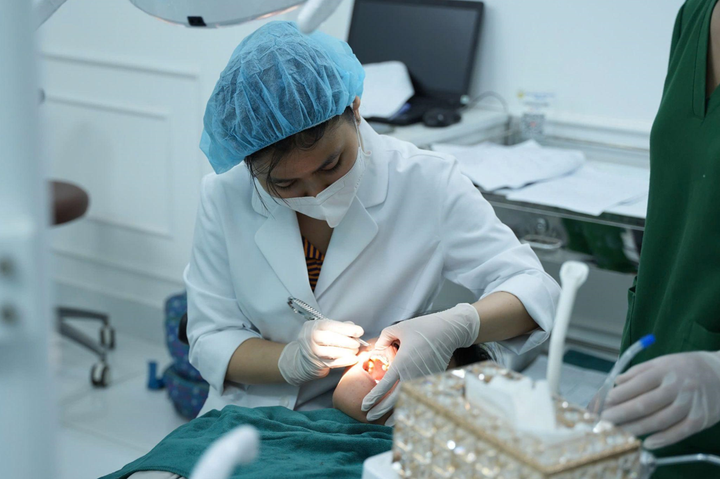 Bác sĩ nhiều năm kinh nghiệm trong ngành nha khoa.