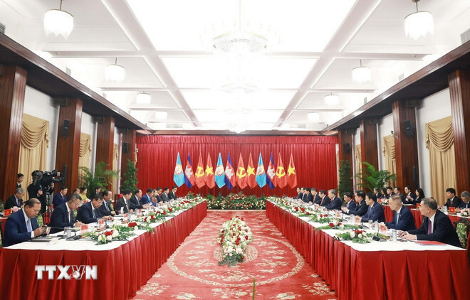 Cuộc gặp cấp cao giữa Bộ Chính trị Đảng Cộng sản Việt Nam và Ban Thường vụ Đảng Nhân dân Campuchia. (Ảnh: Thống Nhất/TTXVN)