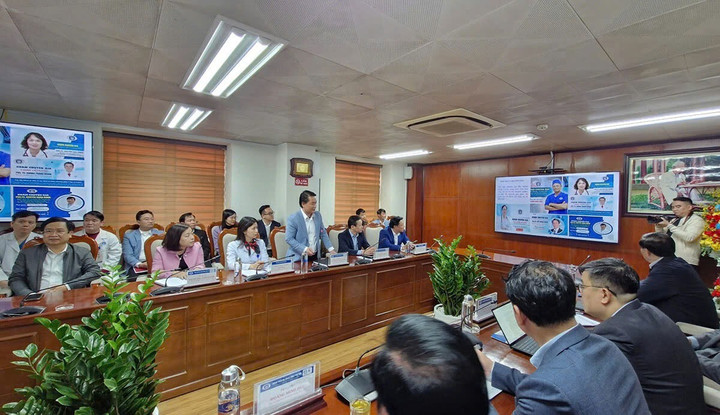 BSCKII Lê Đình Thanh Sơn, Giám đốc Bệnh viện đa khoa tỉnh Phú Thọ báo có với đoàn công tác của Bộ Y tế.