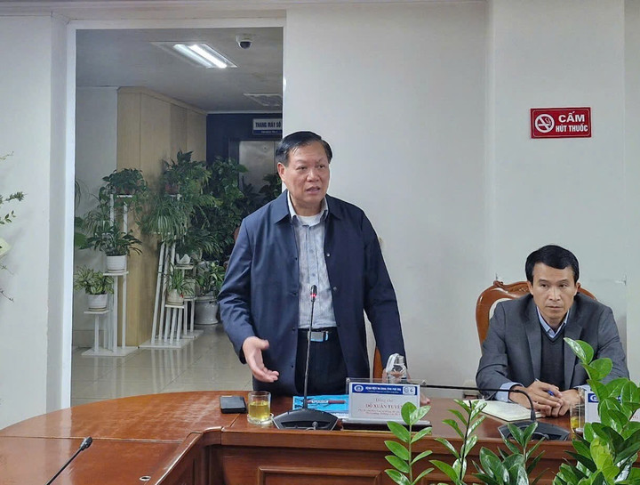 Thứ trưởng Thường trực Bộ Y tế Đỗ Xuân Tuyên phát biểu tại buổi làm việc.