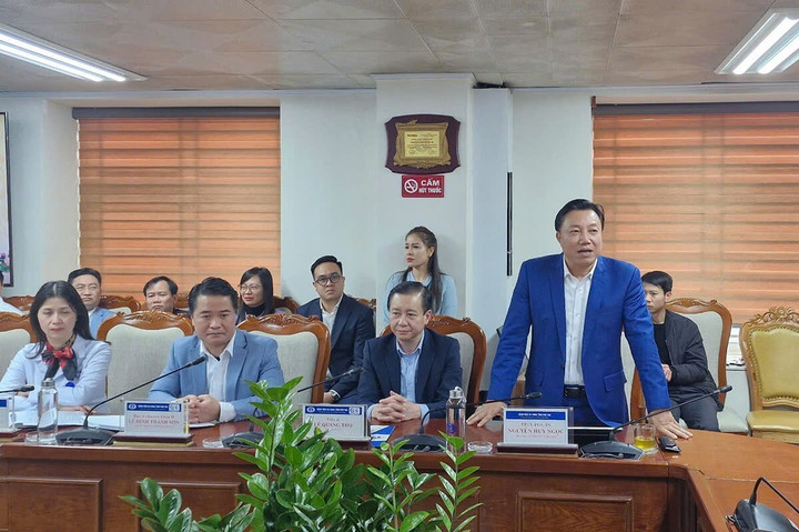 Phó Chủ tịch UBND tỉnh Phú Thọ Nguyễn Huy Ngọc phát biểu tại buổi làm việc với đoàn công tác của Bộ Y tế.