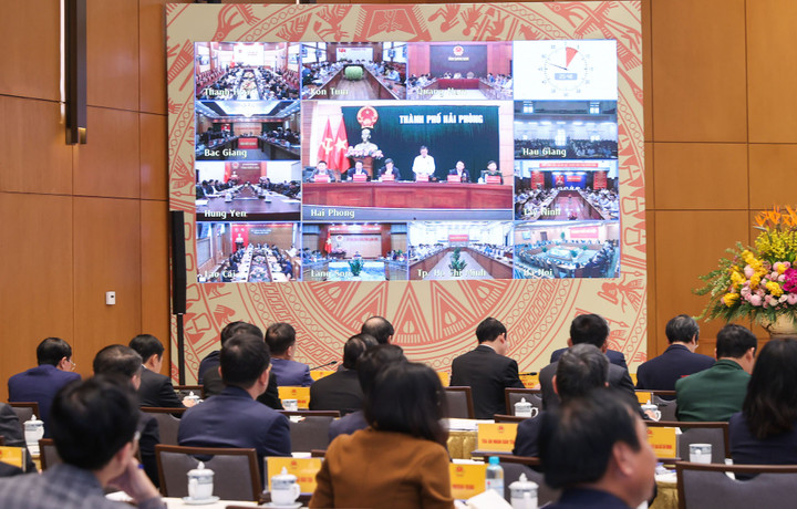 Các đại biểu nghe lãnh đạo TP Hải Phòng phát biểu. (Ảnh: VGP/Nhật Bắc)