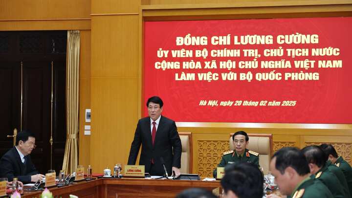 Chủ tịch nước Lương Cường chỉ đạo tại cuộc họp.