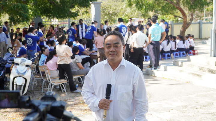 Ông Tom - Đồng sáng lập và Cố vấn chiến lược BWF Ventures phát biểu trong buổi phỏng vấn tại chương trình thiện nguyện xây dựng thư viện chuyển đổi số cho trẻ em tại Vĩnh Hy.