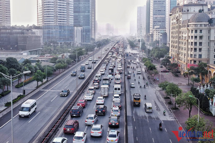 Mật độ giao thông trên tuyến đường Vành đai 3 của Hà Nội ngày càng tăng cao. (Ảnh: Đình Hiếu)