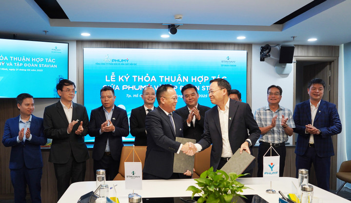 Phú Mỹ và Tập đoàn Stavian trong buổi ký thỏa thuận hợp tác.