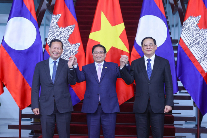 Ba Thủ tướng khẳng định tiếp tục tăng cường hợp tác và phối hợp giữa ba nước trong bảo đảm an ninh quốc gia, xây dựng và phát triển đất nước. (Ảnh: VGP/Nhât Bắc)