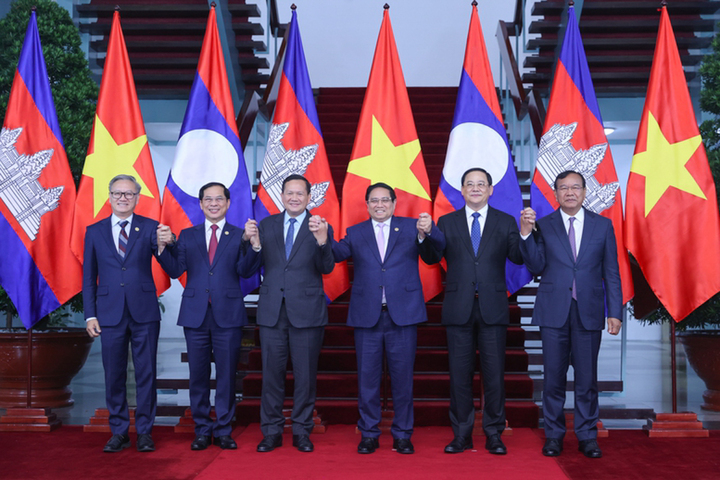 Thủ tướng Phạm Minh Chính; Thủ tướng Campuchia Hun Manet và Thủ tướng Lào Sonexay Siphandone tại cuộc gặp. (Ảnh: VGP/Nhật Bắc)