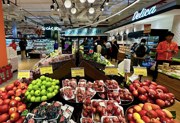 Siêu thị cung cấp đa dạng mặt hàng tươi sống, cả nội địa và nhập khẩu, với mức giá hợp lý.