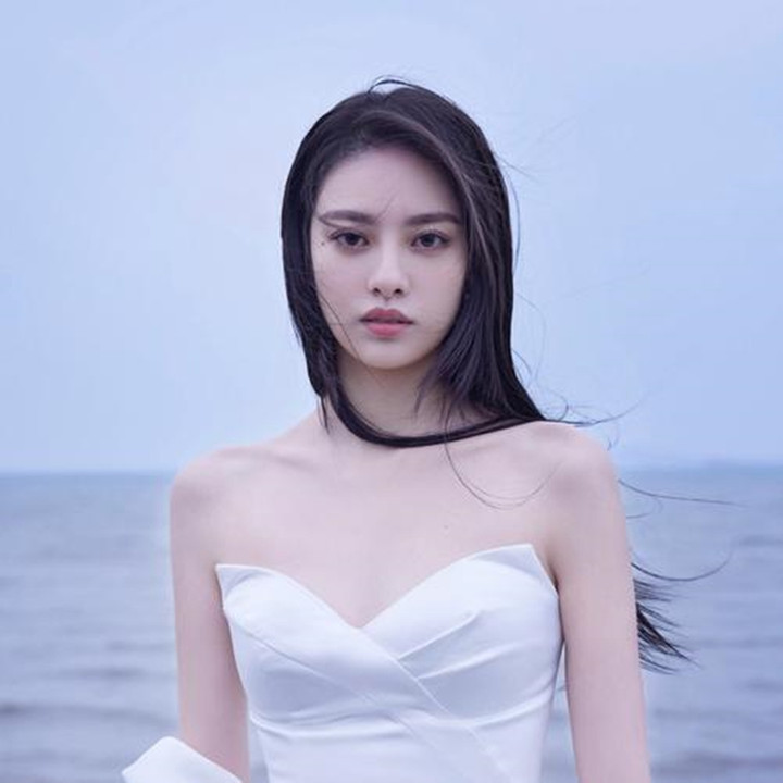 Diễn viên Trương Nghệ Thượng phủ nhận tin đồn hẹn hò với Hoàng Cảnh Du.