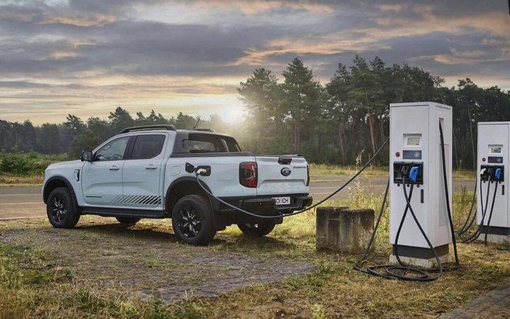 Ford Ranger PHEV hé lộ một số chi tiết động cơ trước thềm ra mắt - 2