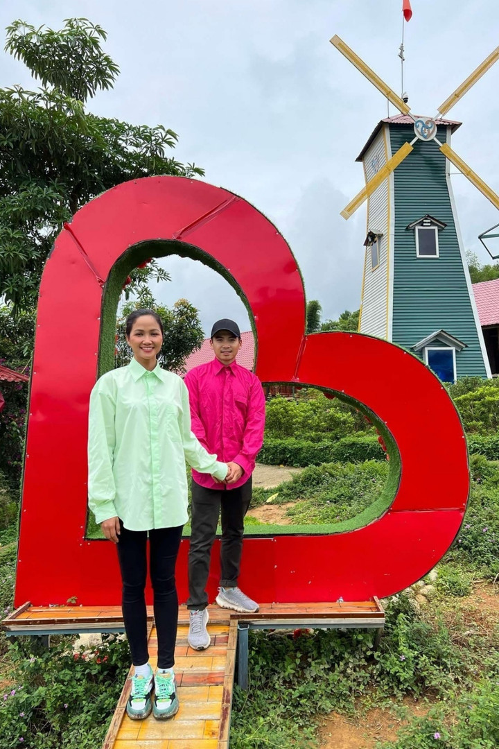 Trong những chia sẻ gần đây, H'Hen Niê hài hước tiết lộ Tuấn Khôi không phải gu của cô.