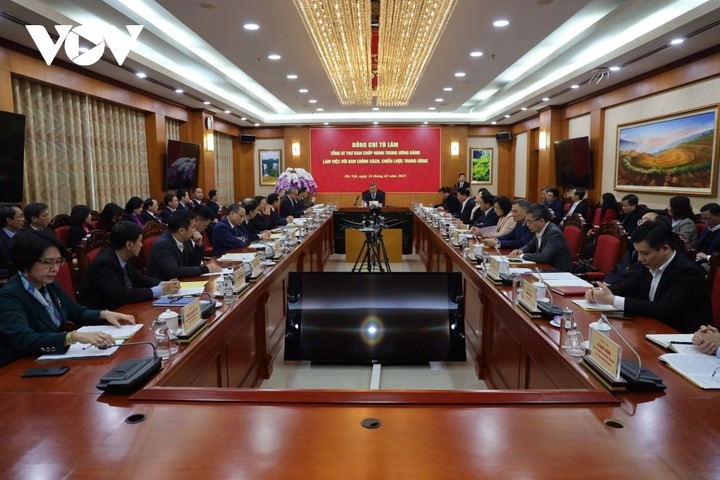 Toàn cảnh buổi làm việc.