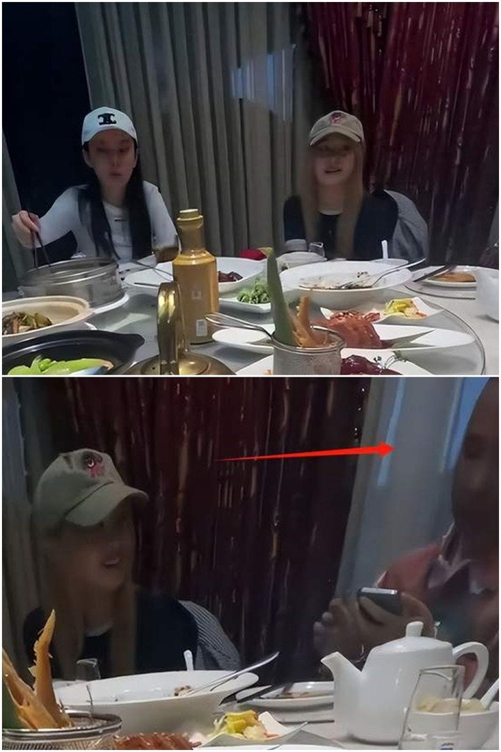 Trịnh Sảng để tóc vàng, đội mũ (ảnh trên) trong một bữa ăn cùng ông Diệp, cha của “AKA”.