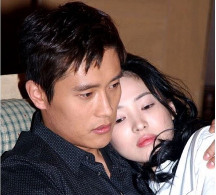 Song Hye Kyo từng chia sẻ, mối tình với Lee Byung Hun khiến cô đau khổ và khó quên nhất.