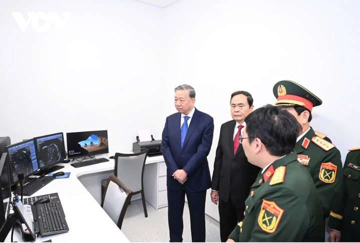Tổng Bí thư Tô Lâm và Chủ tịch Quốc hội Trần Thanh Mẫn tham quan 2 công trình quan trọng của Bệnh viện Trung ương Quân đội 108.