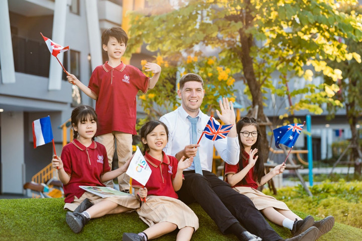 Vinschool là Hệ thống Giáo dục quy mô lớn đầu tiên tại Việt Nam đạt giám định toàn diện từ Hội đồng các trường Quốc tế (CIS).