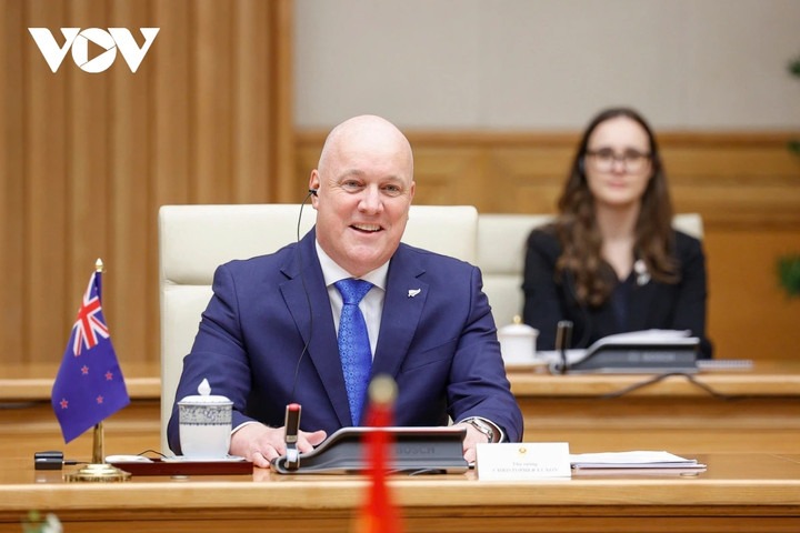 Thủ tướng Christopher Luxon cho biết, 2025 là một năm nhiều kỷ niệm với New Zealand như Kỷ niệm 50 năm thiết lập quan hệ ngoại giao giữaViệt Nam với New Zealand. Bày tỏ vinh dự và vui mừng khi tới Việt Nam dự Diễn đàn ASEAN năm 2025, Thủ tướng New Zealand Christopher Luxon cũng nhấn mạnh, đây là sự kiện mang tính thời sự, quan trọng với quan hệ ASEAN-New Zealand.