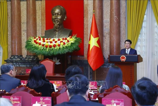 Chủ tịch nước Lương Cường chúc mừng ngành Y tế nhân kỷ niệm 70 năm Ngày Thầy thuốc Việt Nam. (Ảnh: Lâm Khánh/TTXVN)