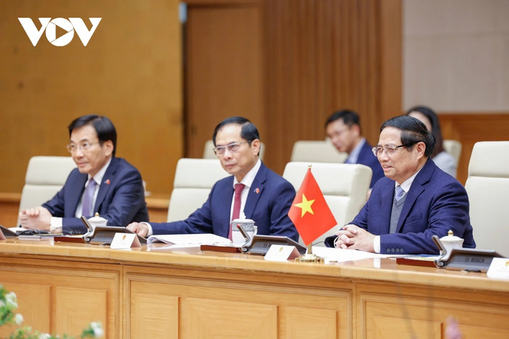 Việt Nam và New Zealand quyết tâm đạt mục tiêu kim ngạch thương mại hai chiều đạt 3 tỷ USD vào năm 2026. Hợp tác kinh tế - thương mại - đầu tư cũng là trụ cột quan trọng trong mối quan hệ giữa hai nước, khi Việt Nam và New Zealand có nhiều thế mạnh có thể bổ sung cho nhau.