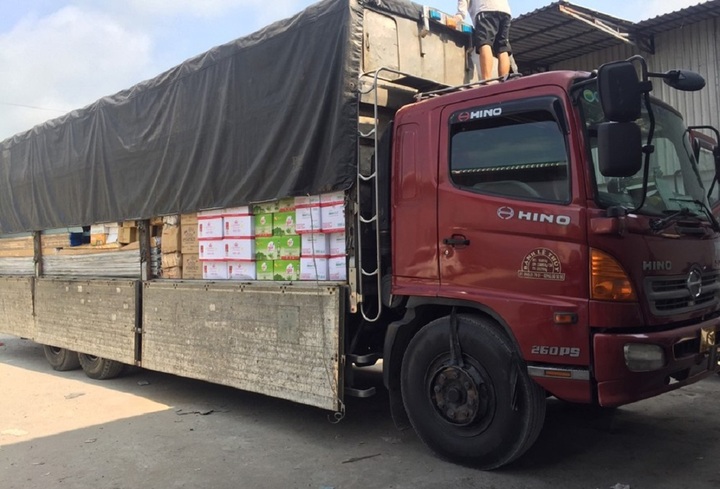 Dịp cuối năm, hàng lậu tràn vào thị trường bằng nhiều cách