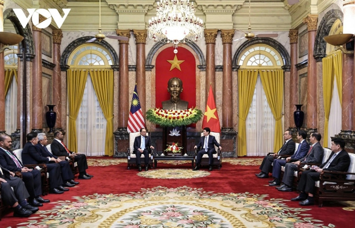 Toàn cảnh buổi tiếp Thủ tướng Malaysia Anwar Ibrahim tại Phủ Chủ tịch sáng 26/2.