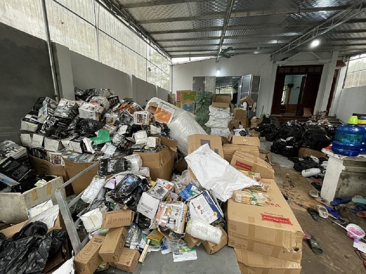 Nhiều kho hàng lậu được phát hiện trước khi đưa ra thị trường