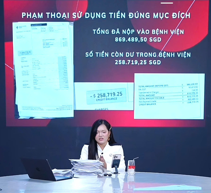 Buổi livestream của Phạm Thoại tối 25/2. (Ảnh chụp màn hình)